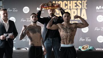 Adri&aacute;n Rodr&iacute;guez y Salvi Jim&eacute;nez antes de su combate porel Campeonato de Espa&ntilde;a del superpluma.