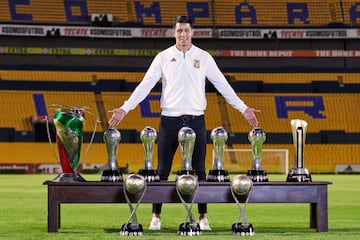 Desde 2010 forma parte del plantel de Tigres, donde se ha hecho indiscutible y un hombre clave para el 'Tuca' Ferretti.