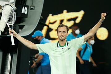 El tenista que con más consistencia ha conseguido oponerse al dominio de un Big Three ya en edad avanzada acumula por ahora cuatro meses en el top. Lo cogió por primera vez en febrero de este año, ya conquistado el US Open de 2021 y el Masters de 2020. Es el tercero de su país tras Kafelnikov y Safin, y, a sus 26 años, todo apunta a que volverá a encabezar el ranking en algún momento de su carrera.