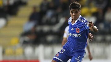 No tiene espacio en la U y pide un lugar: ¡golazo impresionante!