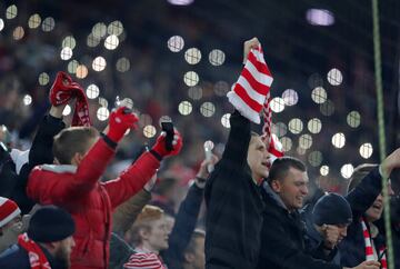 Aficionados del Spartak Moscow en el Spartak Stadium en el partido frente al Rangers.
