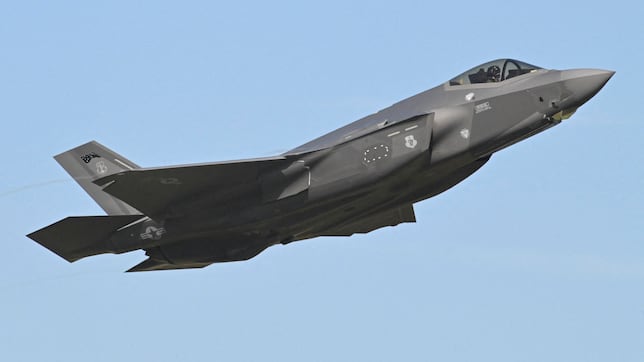 Irán derriba dos cazas de Israel y captura a un piloto