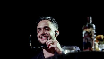 El cantante C Tangana act¨²a en el Wizink Center, a 5 de marzo de 2022, en Madrid (Espa?a). Este concierto est¨¢ dentro de la gira ¡®El Madrile?o, Sin cantar ni afinar Tour¡¯ y en ella, C Tangana presenta su trabajo ¡®El Madrile?o¡¯, el disco m¨¢s vendido en Espa?a en 2021. Las entradas de este concierto se agotaron en poco m¨¢s de una hora. Ant¨®n ?lvarez Alfaro (C. Tangana) se gradu¨® en filosof¨ªa y tiene los Premios Grammys Latinos a Mejor Canci¨®n alternativa 2018 y 2021 y a la Mejor Canci¨®n Pop Rock 2021.
05 MARZO 2022
Ricardo Rubio / Europa Press
05/03/2022