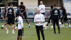 Zidane, al frente de un entrenamiento del Real Madrid.