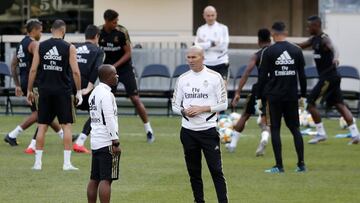 Zidane, al frente de un entrenamiento del Real Madrid.