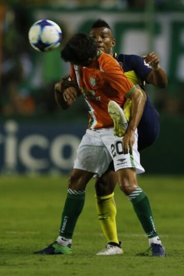 Buenos Aires 11 Marzo 2017
Banfield vs Boca por la fecha 15 del Torneo de la Independencia del Futbol Argentino, en el Estadio Florencio Sola, Banfield.
 Dario Cvitanich de Banfield y  Frank Fabra de Boca Juniors\
Foto Ortiz Gustavo