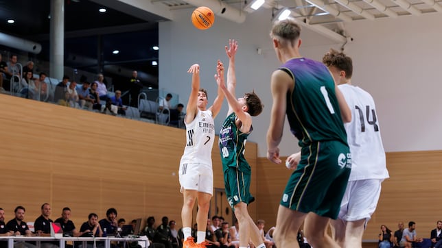 El Madrid alza el telón con un +43 ante el Unicaja