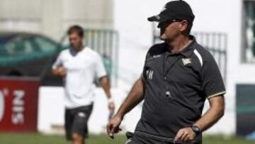 <b>ROTUNDO. </b>Pepe Mel teme por el enorme calor que hará en Sevilla mañana a la hora del partido..