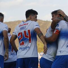 La baja en el retorno del fútbol que tiene en alerta a la UC