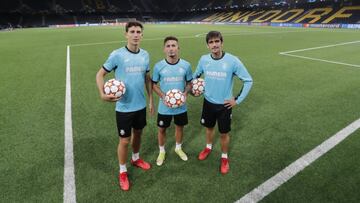 Pau, Yeremy, junto con Gerard Moreno.