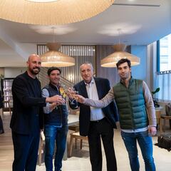 El Villarreal brinda por la salvación con Llaneza en el recuerdo