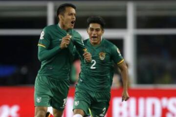 Futbol, Chile v Bolivia.
Copa America centenario 2016.
El jugador de la seleccion boliviana Jhasmani Campos, izquierda, celebra con sus companeros su gol contra Chile durante el partido del grupo D de la Copa America Centenario disputado en el estadio Gillette de Foxborough, Estados Unidos.
10/06/2016
Andres Pina/Photosport***********