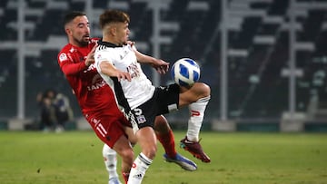 Futbol, Colo Colo vs Nublense.
Fecha 15, campeonato Nacional 2022.
El jugador de Colo Colo Leonardo Gil, derecha, disputa el balon contra Fernando Cordero de Nublense durante el partido por la primera division disputado en el estadio Monumental.
Santiago, Chile.
30/05/2022
Jonnathan Oyarzun/Photosport
Football, Colo Colo vs Nublense.
15th date, 2022 National Championship.
Colo Colo’s player Leonardo Gil, right , vies the ball against Fernando Cordero of Nublense during the first division match held at Monumental stadium.
Santiago, Chile.
05/30/2022
Jonnathan Oyarzun/Photosport
