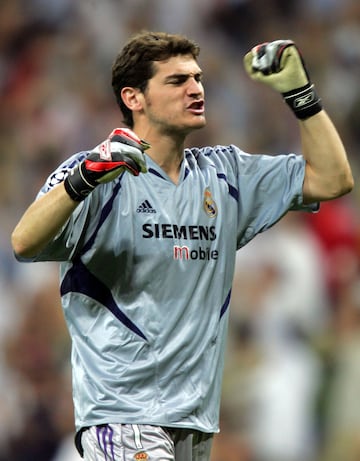 Casillas celebra la victoria en un partido de Champions.