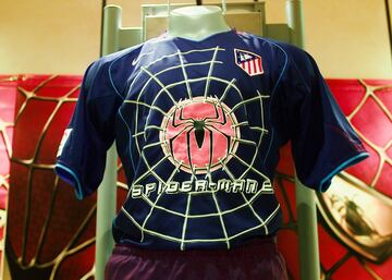 Más que la equipación local con el logo de Spider-Man 2, la elástica visitante se hizo incluso más viral.