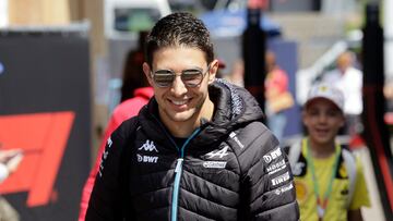 Esteban Ocon sonriente.