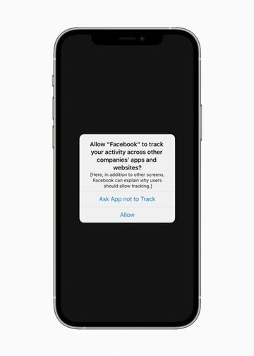 Este es el aviso que los usuarios del iPhone llevan viendo desde abril de 2021. Pulsar que no -la primera opci&oacute;n-, le ha costado 8.500 millones al conglomerado de Facebook.