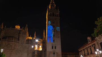 Una proyecci&oacute;n sobre La Giralda.