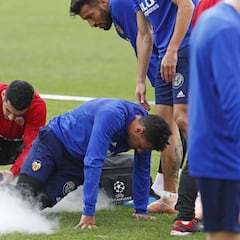 Coquelin da el susto en el entrenamiento del Valencia