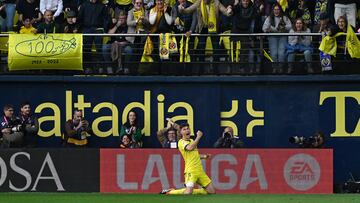 VILLARREAL (CASTELLÓN), 17/03/2024.- El defensa del Villarreal CF Jorge Cuenca celebra tras anotar el 1-0 durante el partido de LaLiga entre el Villarreal y el Valencia, este domingo en el estadio de la Cerámica. EFE/Andreu Esteban
