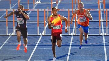 Spain's Orlando Ortega (C) wins ahead of France's Garfield Darien (L) and Netherlands' Koen Smet in the men's 110m Hurdles semi-final race during the European Athletics Championships at the Olympic stadium in Berlin on August 10, 2018. (Photo by John MACDOUGALL / AFP)