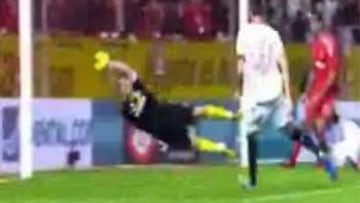 Otra parada imposible de Iker Casillas en el Pizjuán