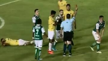 La dura acción que le costó la roja a Juan Cornejo en México