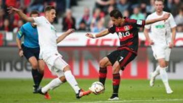Javier Hernández tuvo un buen partido ante el Augsburgo.