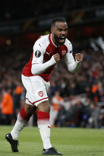 1-0. Lacazette