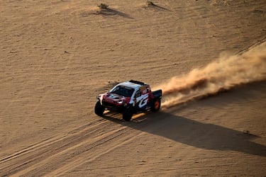 El piloto sudafricano Henk Lategan, del equipo Toyota Gazoo Racing W2rc, y el copiloto sudafricano Brett Cummings compiten en la quinta etapa. 