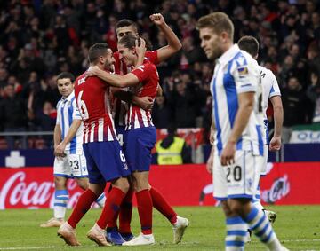 Gol 2-0 de Filipe Luis