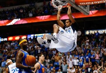 Apr 1, 2014; Dallas, TX, USA; Dallas Mavericks forward Brandan Wright (34) dunks during the game against the Golden State Warriors at American Airlines Center. Golden State won 122-120. Mandatory Credit: Kevin Jairaj-USA TODAY Sports