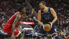 Marc Gasol, ante Clint Capela durante el Houston Rockets-Memphis Grizzlies.