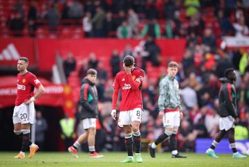 Bruno Fernandes y sus compañeros, cabizbajos tras empatar ante el Burnley.