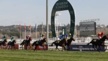 Una carrera en el Hip&oacute;dromo de La Zarzuela.