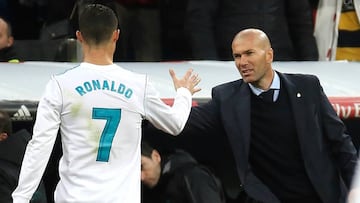 La marcha de Zidane dificulta a¨²n m¨¢s la continuidad de Cristiano