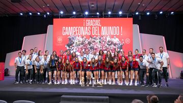 La selección Sub-20 homenajeada en Las Rozas.