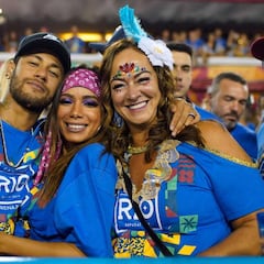 Neymar continúa con su recuperación disfrutando de otro de Carnaval de Brasil