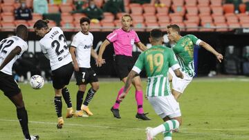 03/10/20 PARTIDO PRIMERA DIVISION  VALENCIA CF - REAL BETIS  GOL 0-1 CANALES