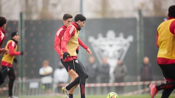 Carlos Fernández, durante un entrenamiento del Mirandés.