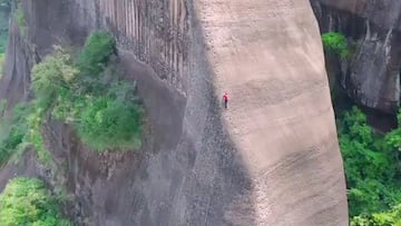Escaladora en Seal Rock, Danxia Mountain, China
