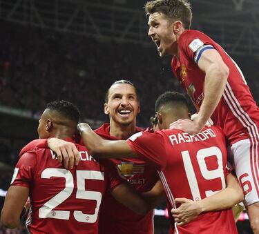 Ibrahimovic is 'running Manchester United dressing room'