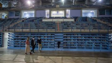 Visita del alcalde de Huelva, Gabriel Cruz, a las obras del Palacio de Deportes 'Carolina Marín'.
