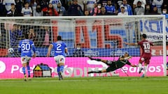 Futbol, Universidad Catolica vs Deportes La Serena.
Fecha 9, campeonato Nacional 2022.
El jugador de Deportes La Serena Leonardo Valencia,  derecha, convierte su gol contra Universidad Catolica durante el partido por la primera division disputado en el estadio San Carlos de Apoquindo.
Santiago, Chile.
09/04/2022
Jonnathan Oyarzun/Photosport

Football, Universidad Catolica vs Deportes La Serena.
9th date, 2022 National Championship.
Deportes La Serena`s player Leonardo Valencia,  center , scores his goal against Universidad Catolica during the first division match held at the San Carlos de Apoquindo stadium in Santiago, Chile.
04/09/2022
Jonnathan Oyarzun/Photosport