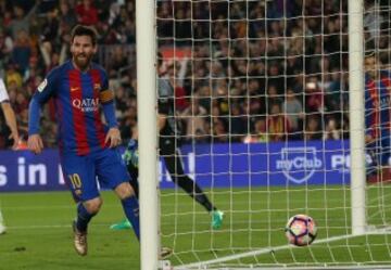 Soccer Football - Barcelona v Real Sociedad - Spanish La Liga Santander - Camp Nou stadium, Barcelona, Spain - 15/04/2017. Barcelona's Lionel Messi celebrates a goal. REUTERS/Albert Gea