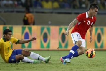 24 de abril de 2013: En un amistoso en donde ambas escuadras jugaron con seleccionados del medio local, Chile y Brasil igualaron a dos tantos en un duelo que terminó con pifias para los locales en el Mineirao de Belo Horizonte. Para el 'Scracht' marcó Réver (25') y Neymar (54'). Para la escuadra de Sampaoli anotaron Marcos González (7') y Eduardo Vargas con un golazo de media distancia (64').