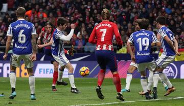 Filipe Luis marca el 1-1.