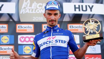 El ciclista galo Julian Alaphilippe, del Quick-Step, celebra su victoria en la Flecha Valona 2018.