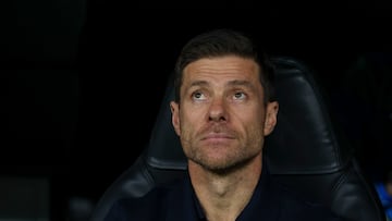 Thierry Henry defendió a Xabi Alonso, aunque destacó que la exigencia en el Real Madrid o el FC Barcelona es bastante elevada. Guillem Balague agregó...