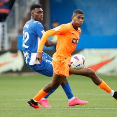 El Alavés aprovecha la salida en falso del Valencia